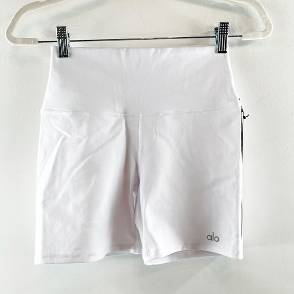 Alo 5" Airbrush High-Waist Biker Shorts White Small - Picture 3 of 4